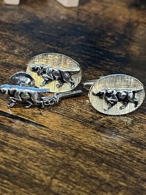 Vintage Hunters Setter dog Motif Oval Cuff Links and Tie tack set